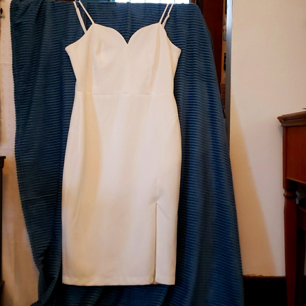 Bisou Bisou Michele Bohot White Strapped Left Side Slit Lined Cocktail Dress